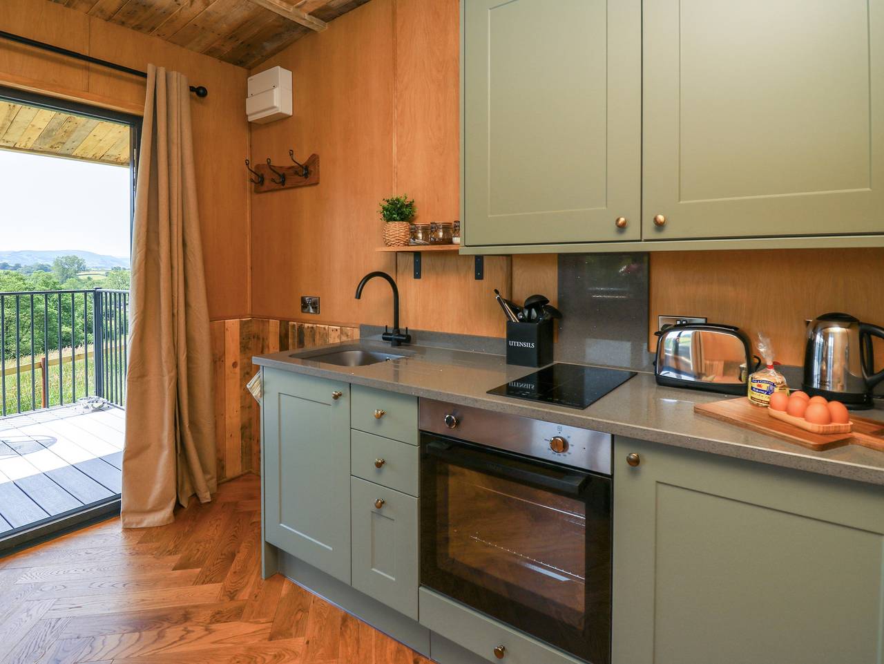 Hen's Hideaway in Powys