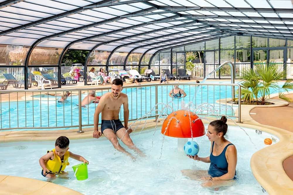 Zecamping 4 étoiles 500m plage piscine couverte locatif Tv Lv Bbq 34m2 in Fouesnant, Côte de Cornouaille