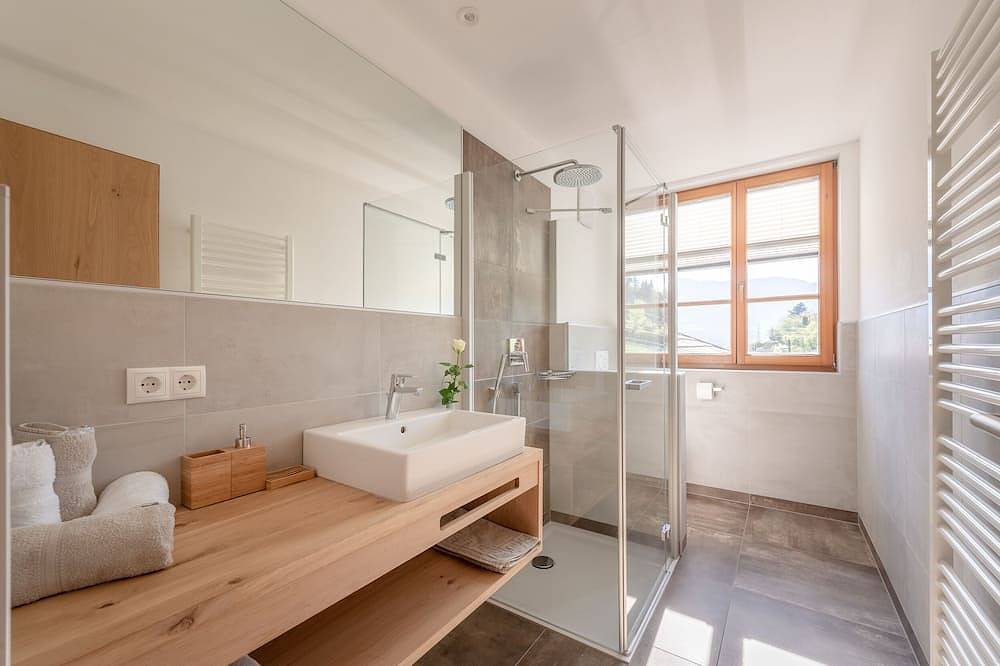 Ganze Wohnung, Moosbichlerhof Apartment 55 qm mit Panoramablick u. Pool bei Meran, Meran Card. in Marling, Ortleralpen