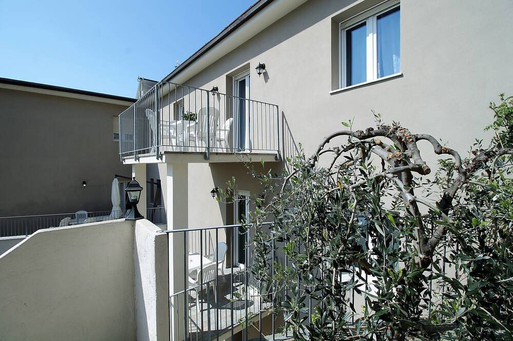 Apartamento entero, Residence Felice -14 alojamientos a 300 metros del mar, piscina, garaje, edificio nuevo in Celle Ligure, Riviera di Ponente