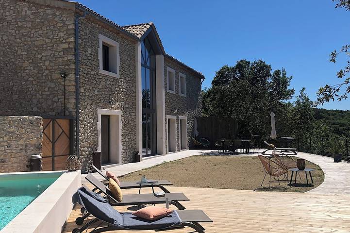 Gîte pour 6 personnes, avec terrasse et jardin