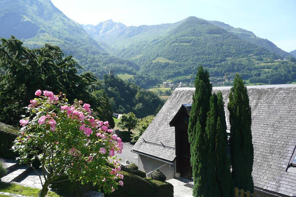Maison indépendante-Vue dominante sur la vallée (location saisonniere) in Esquièze-Sère, Parc national des Pyrénées