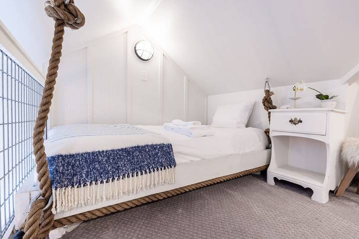 Vacation rental for 12 people, with pool and balcony as well as hot tub in Eufaula Lake