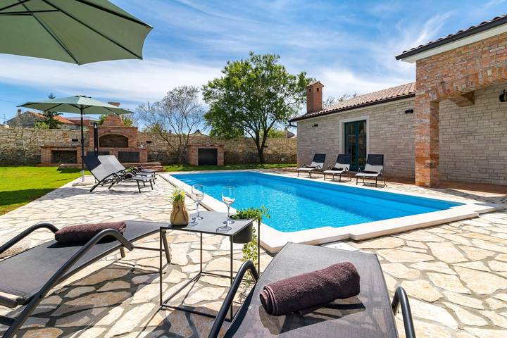 Villa für 10 Personen, mit Garten, kinderfreundlich