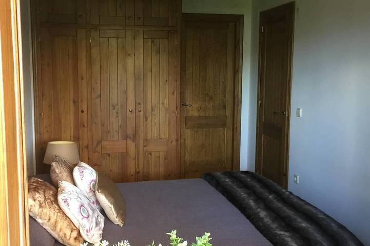 Entire apartment, Cozy first floor, with pool and spectacular views in Olopte (La Solana) in Isòvol, Catalan Pyrenees