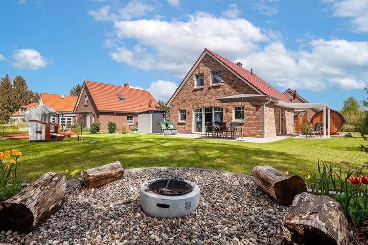 Ferienhaus für 8 Personen, mit Terrasse und Garten sowie Sauna und Seeblick in Warin
