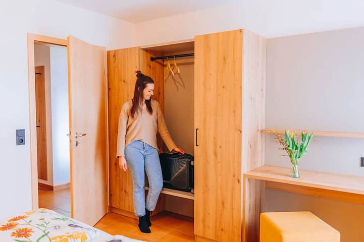 Ganze Wohnung, Ferienwohnung Birne, 55qm, 2 Schlafzimmer, max. 2 Erwachsene und 2 Kinder in Überlingen, Region Bodensee-Oberschwaben