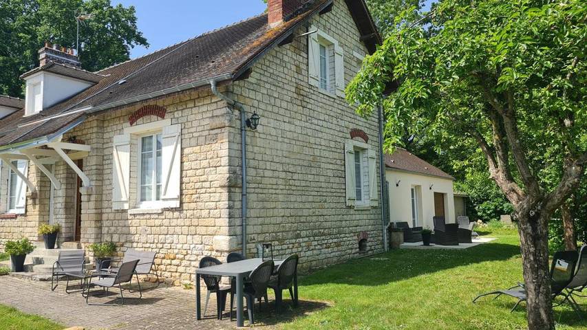 Location de vacances pour 6 personnes, avec jardin et vue à Avilly-Saint-Léonard