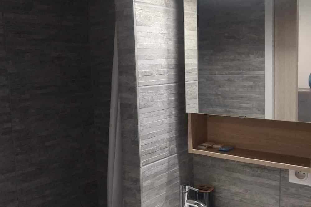 Entire apartment, Beachfront studio with pool. in Châtelaillon-Plage, La Rochelle region