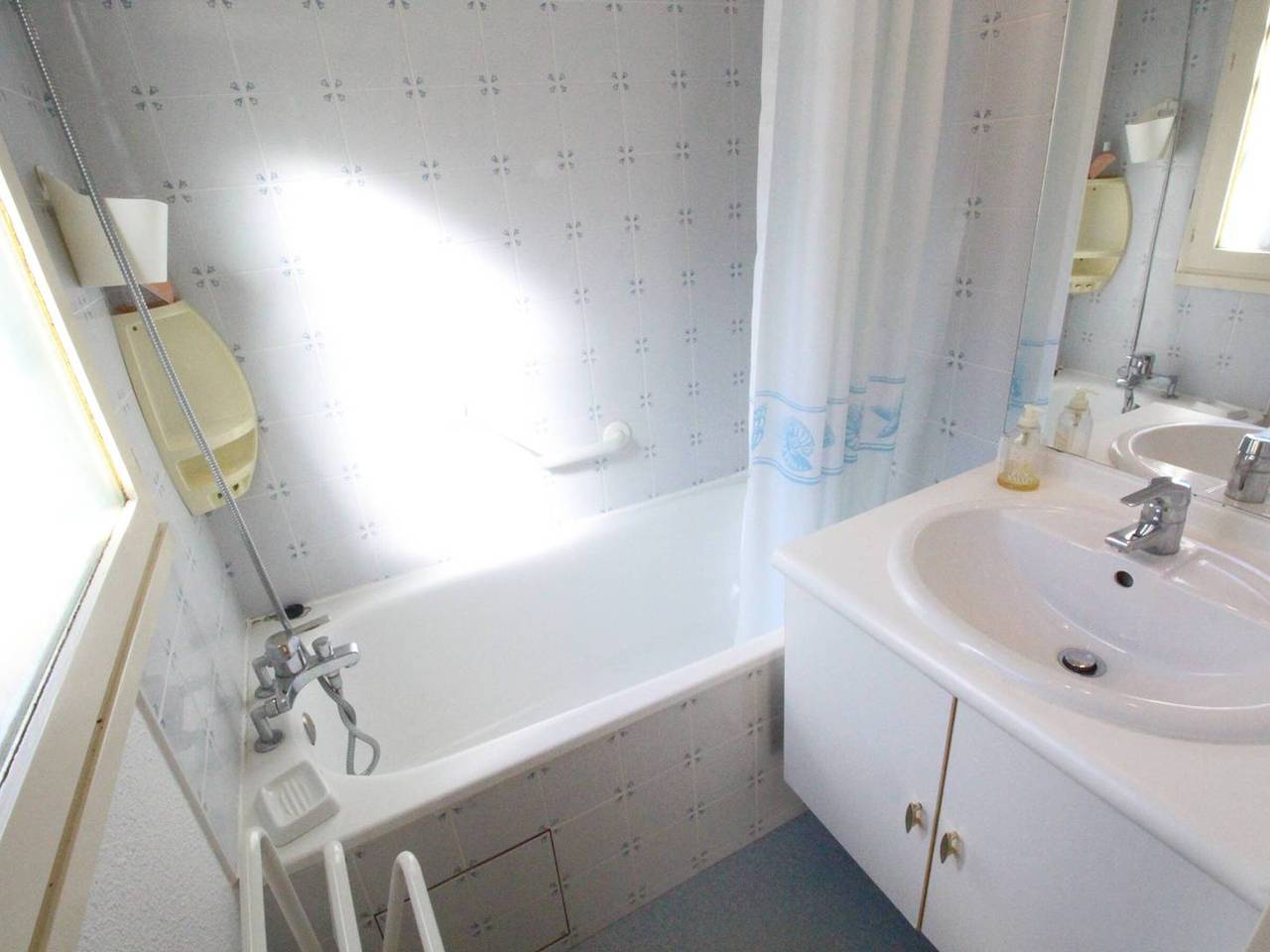 Appartement entier, T2 Centre Luchon - Balcon - Parking Inclus - Animaux Bienvenus in Luchon-Superbagnères, Bagnères-de-Luchon