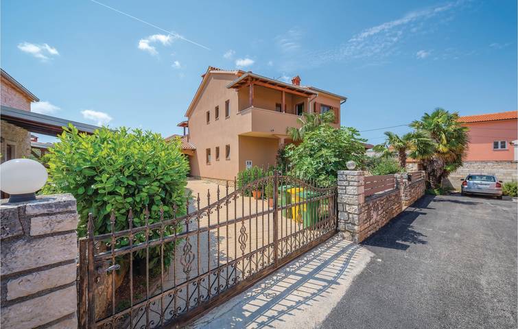 Ganze Ferienwohnung, Charmante 100 m² große Ferienwohnung mit Terrasse, Parkplatz und WLAN in Rovinjsko Selo in Rovinjsko Selo, Rovinj