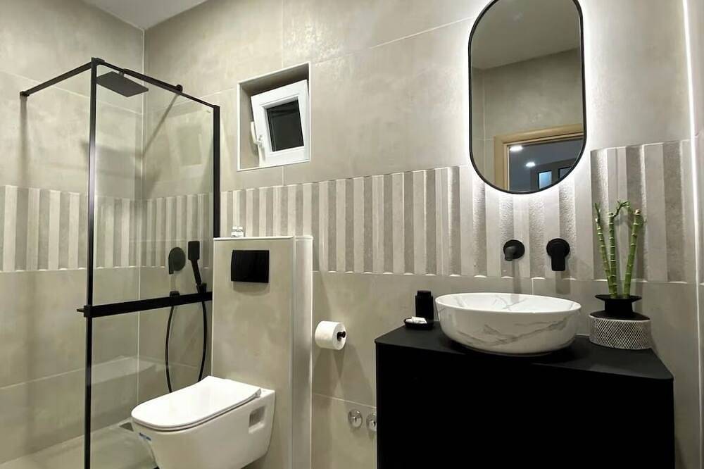 Sunny Bnb with Bathtub + Breakfast Included in Hvar City, Hvar