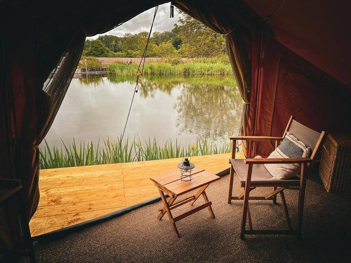 Tente pour 2 personnes, avec vue sur le lac et jardin ainsi que terrasse et vue dans Yonne - 3