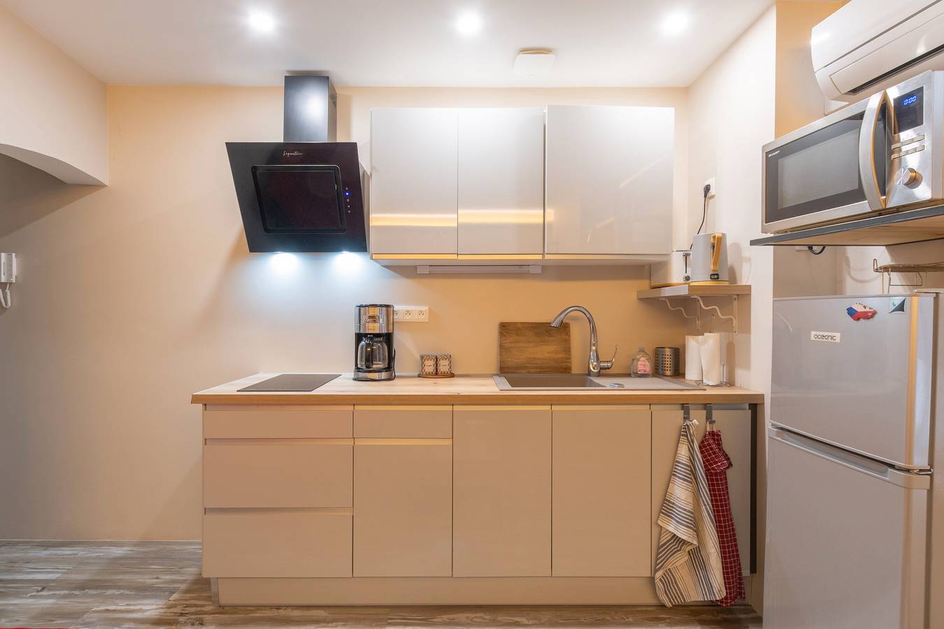 Ganze Wohnung, Appartement '105 - T2 Cosy' mit Wlan und Klimaanlage in Bourg-Saint-Andéol, Privas