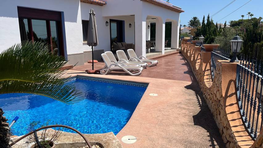 Villa “Paraíso” com vista mar, Wi-Fi e ar condicionado in Les Bassetes, Calpe