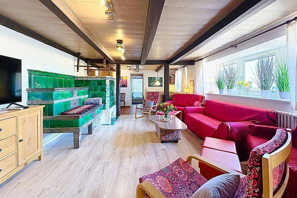 Schönes alleinstehendes Ferienhaus mit privatem Pool,  W-Lan, Tv, Innenhof und Haustiere erlaubt in Görwihl, Südschwarzwald