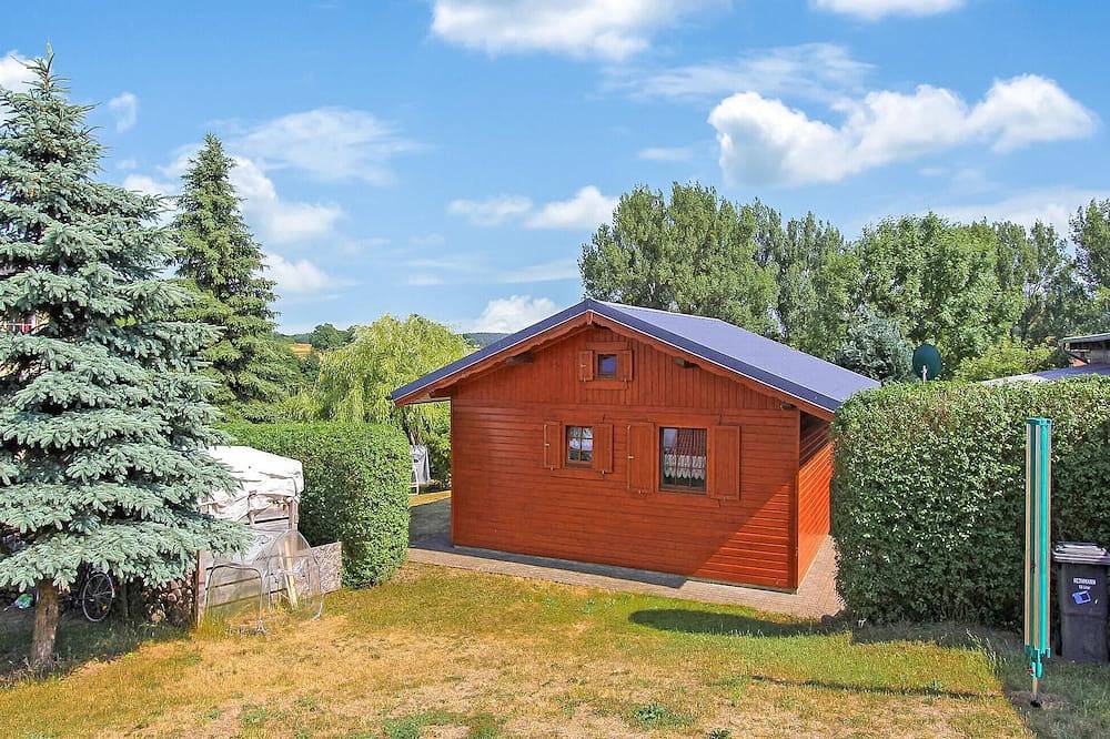Schmuckes Holzhaus im Grünen in Kargow, Müritz