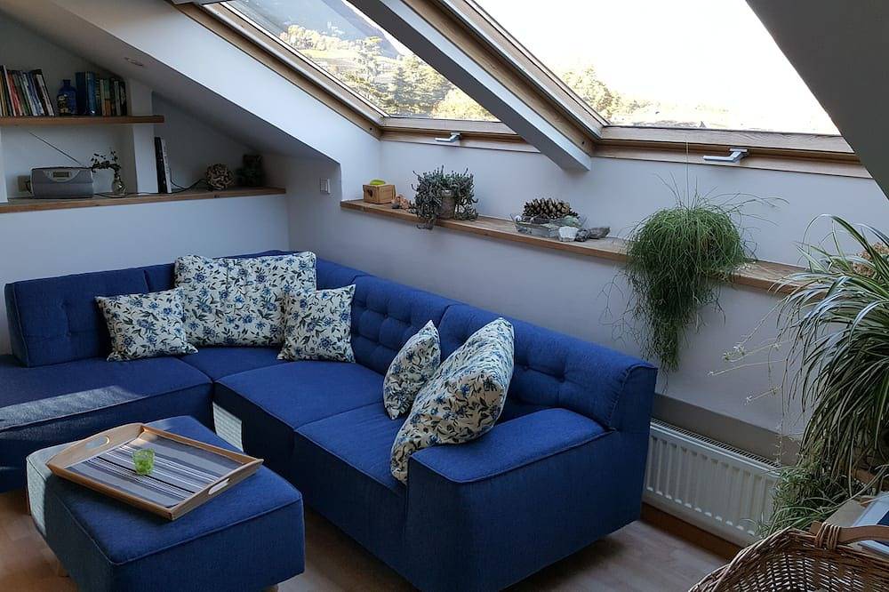 Ganze Wohnung, Über den Dächern von Lana - Blaue Wohnung mit Terrasse und Sauna - viadolcevita in Oberlana, Lana