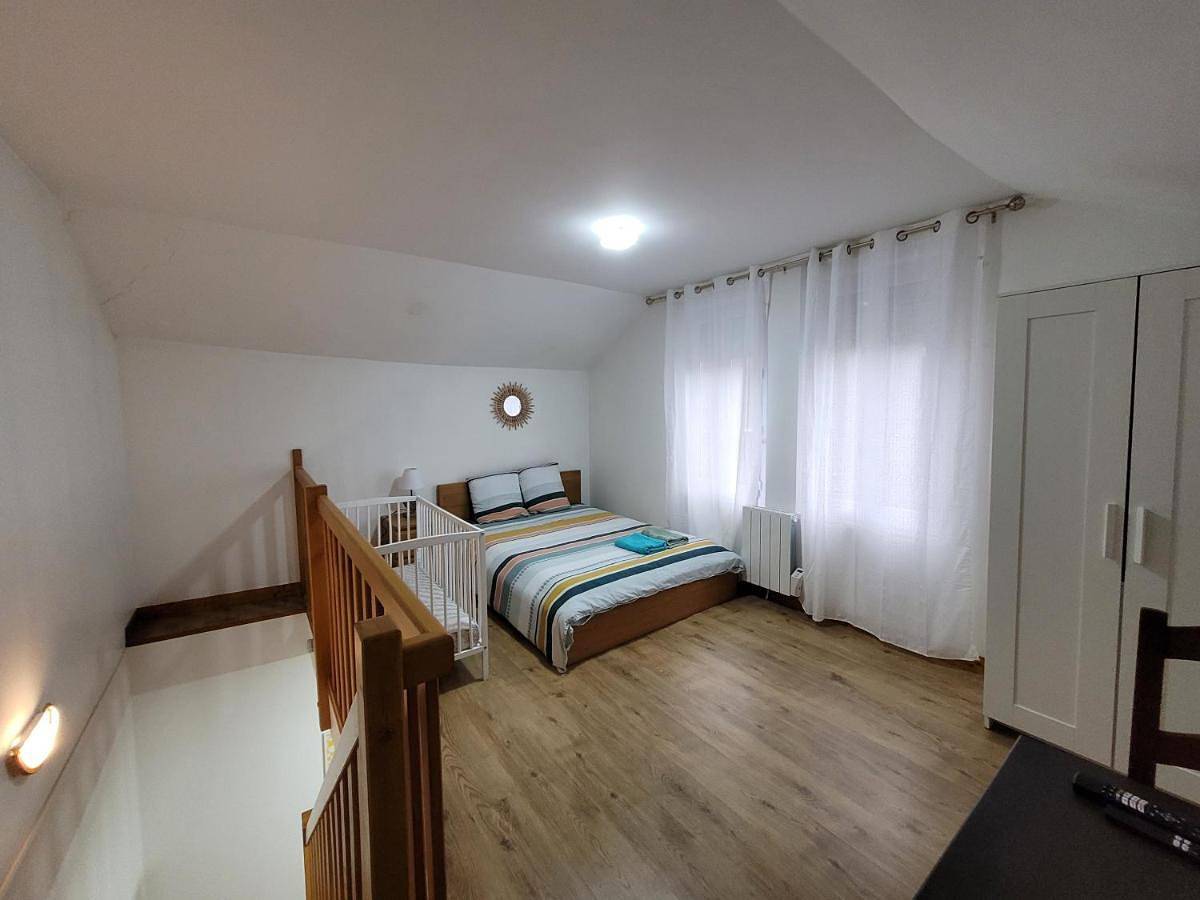 Appartement entier, One-Bedroom Apartment in Margny-lès-Compiègne, Oise