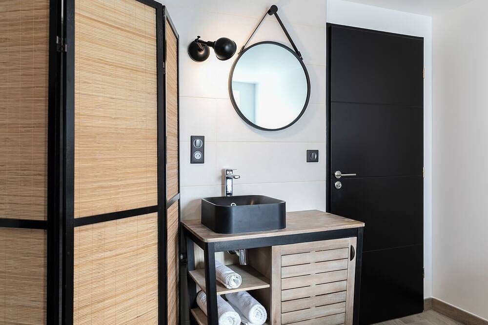 Ganze Wohnung, 🍇 Winegrower's getaway in Chablis | Premium Suite with Sauna & Spa in Chablis, Auxerre und Umgebung