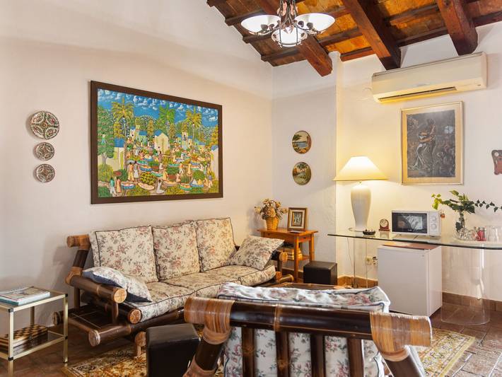 Casa rural para 6 personas, con terraza además de jardín y piscina en La Cava