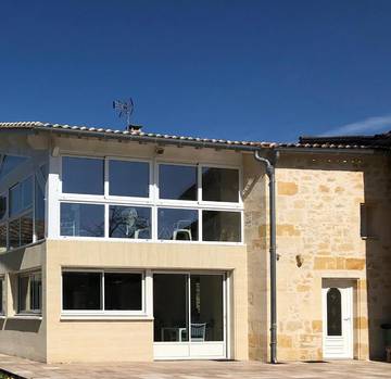 Gîte pour 6 personnes, avec vue et jardin à Saint-Aubin-de-Branne