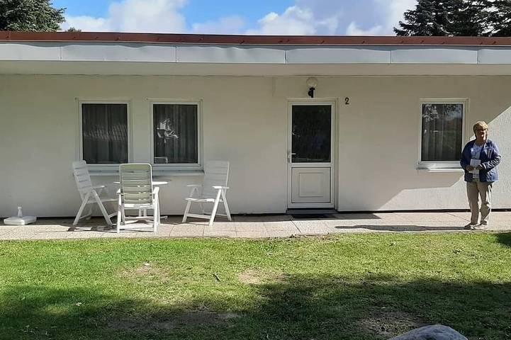 Bungalow für 4 Personen, mit Terrasse und Garten
