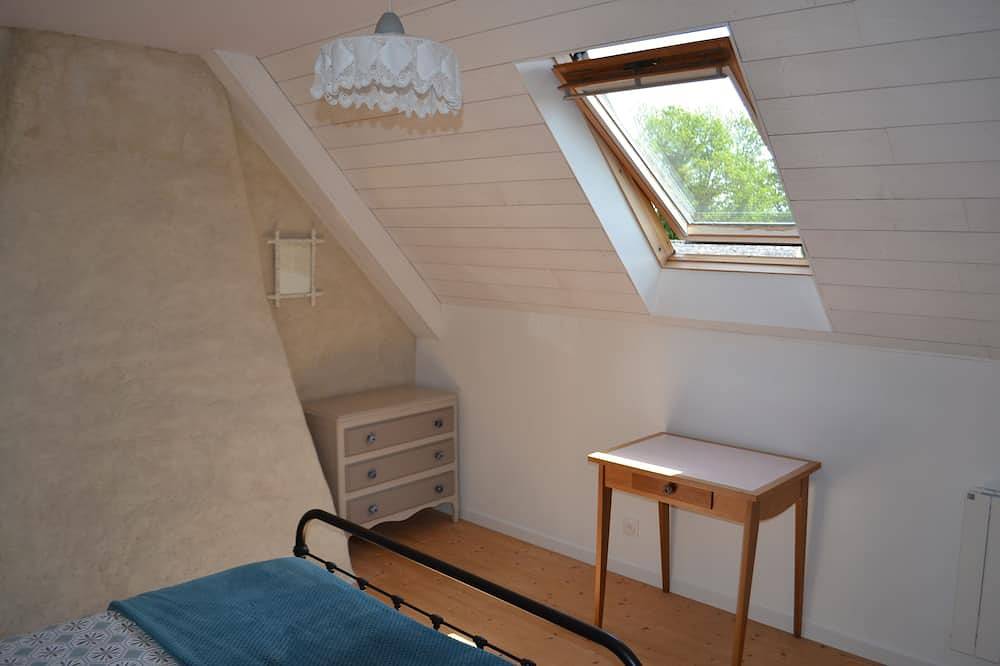 Maison rénovée dans les Monts d'Arrée, classée meublé de tourisme 3 étoiles. in Botmeur, Région de Châteaulin