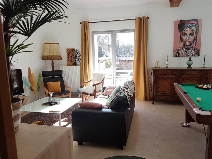 Location de vacances pour 8 personnes, avec Terrasse ainsi que Jardin et Piscine à Ars-sur-Formans