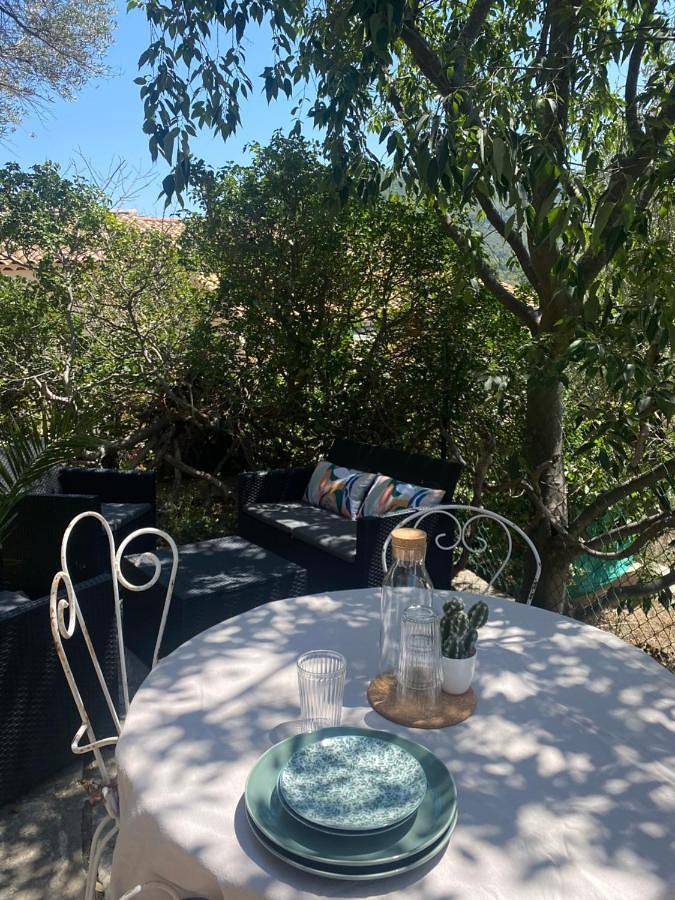 Gîte pour 2 personnes, avec jardin à Le Revest-les-Eaux - 3