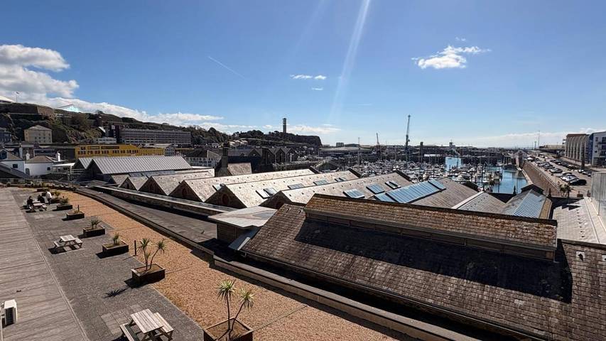 Location de vacances pour 4 personnes, avec terrasse dans Îles Anglo-Normandes - 2