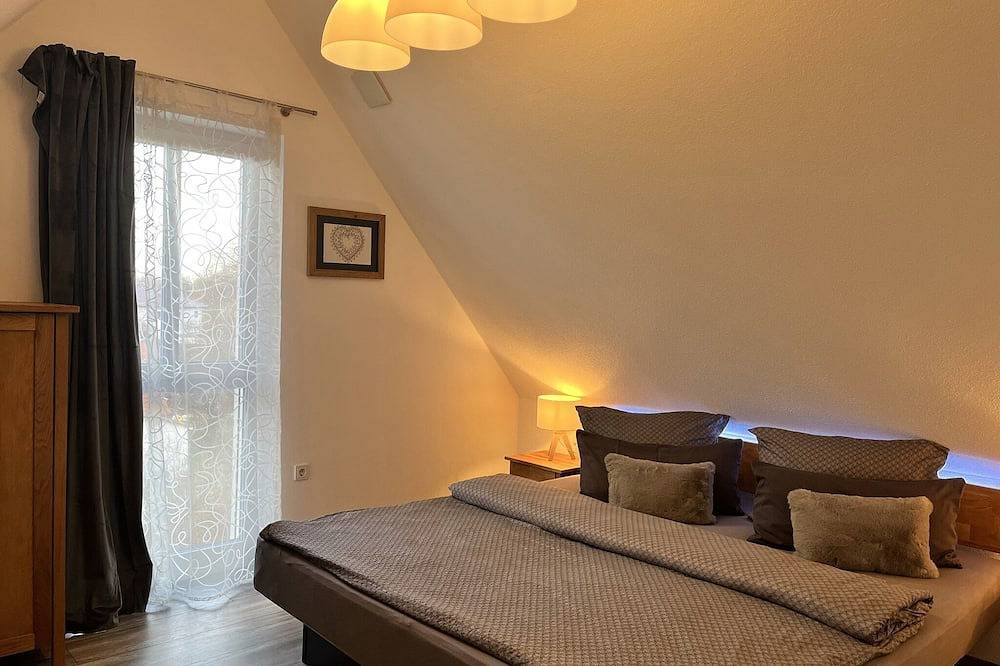 Ganze Wohnung, Modern eingerichtete Ferienwohnung mit Dachterrasse in Muhr am See, Fränkisches Seenland