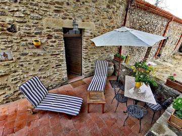 Gîte pour 6 personnes, avec terrasse, animaux acceptés à Cassagnes