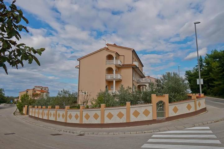 Maison d’hôte pour 6 personnes, avec jardin et vue, adapté aux familles à Pula - 3