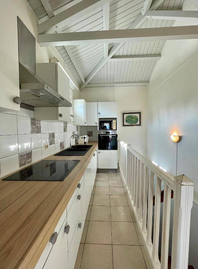 Gîte pour 4 personnes, avec vue et terrasse ainsi que piscine et jardin dans Plage de l’Anse Vinaigri - 3