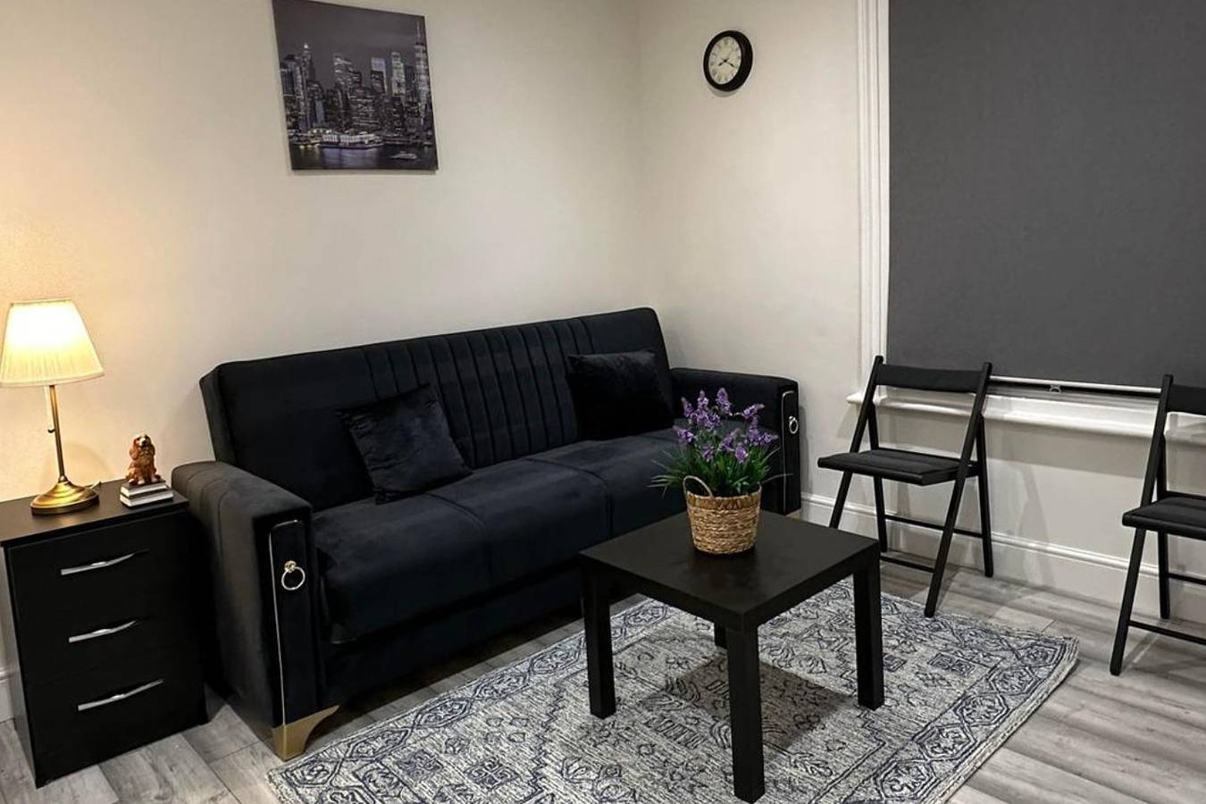 Entire studio, Studio - Sleeps 3 - Near Ealing Broadway Station in Ealing, London