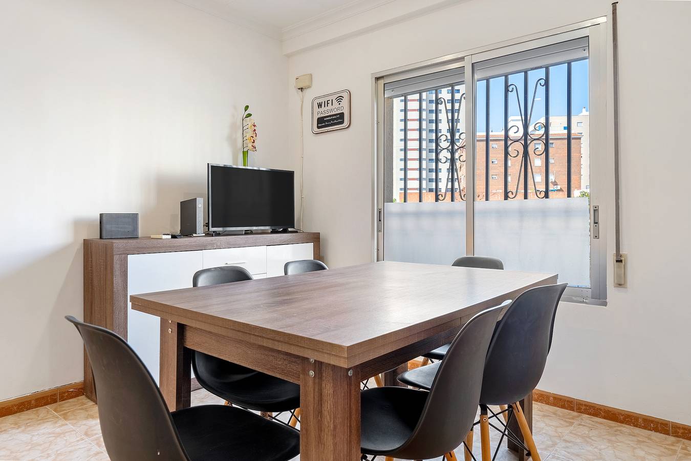 Ganze Wohnung, Ferienwohnung 'Central Modern 2bdr' mit gemeinsamer Terrasse, Wlan und Klimaanlage in Vinaròs, Costa del Azahar