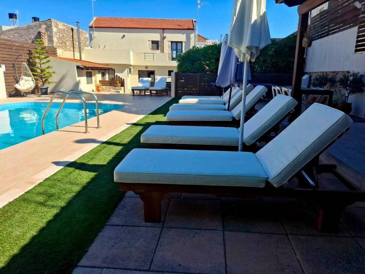 Ferienhaus für 8 Personen, mit Balkon und Terrasse sowie Garten und Pool