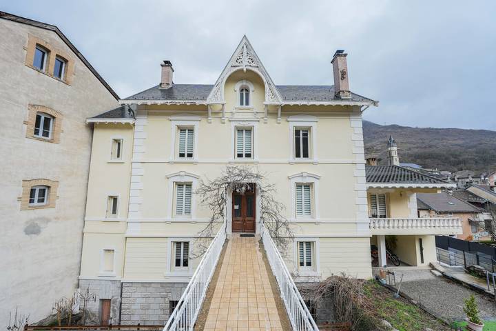 Entire apartment, Apartment 'Appartement Pyrénées-Ariégeoises' with Mountain View, Shared Garden and Wi-Fi in Luzenac, French Pyrenees
