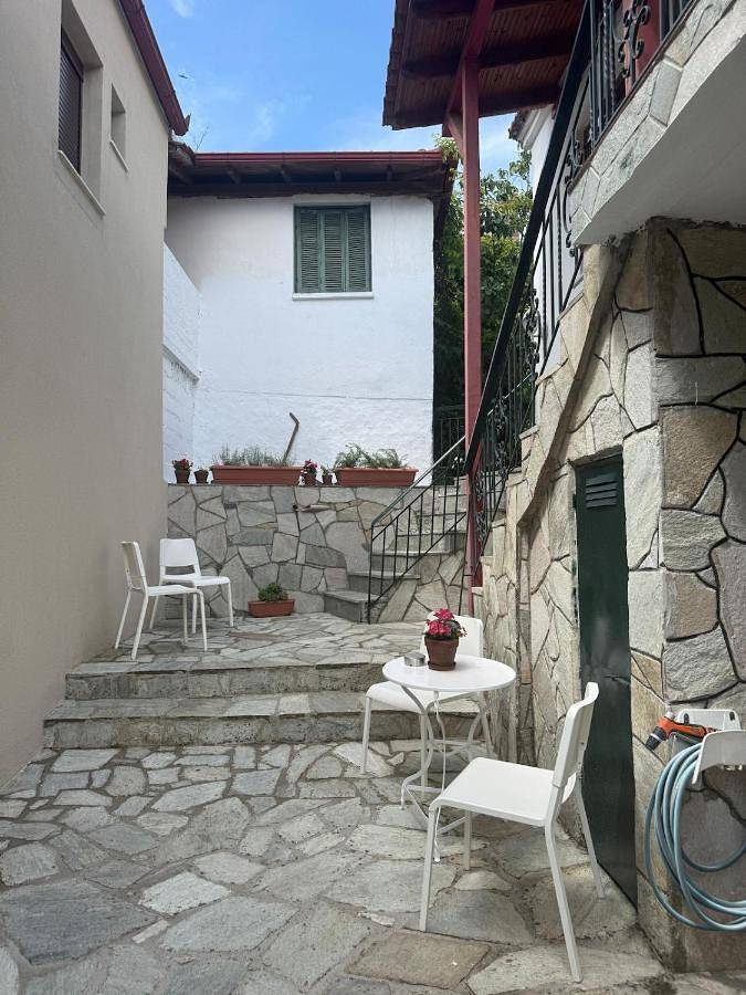 Gîte pour 3 personnes, avec Terrasse ainsi que Jardin et Vue dans (Nea) Vrasna