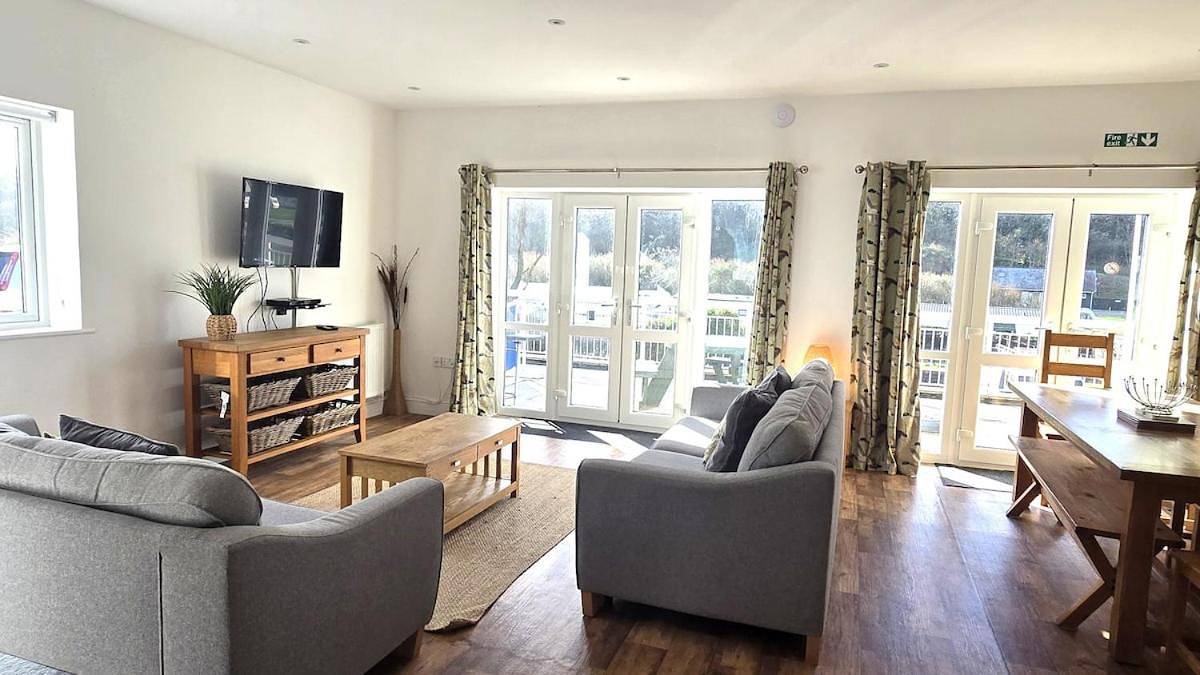 Entire apartment, Four-Bedroom Apartment in Polzeath, Pentire Point - Widemouth