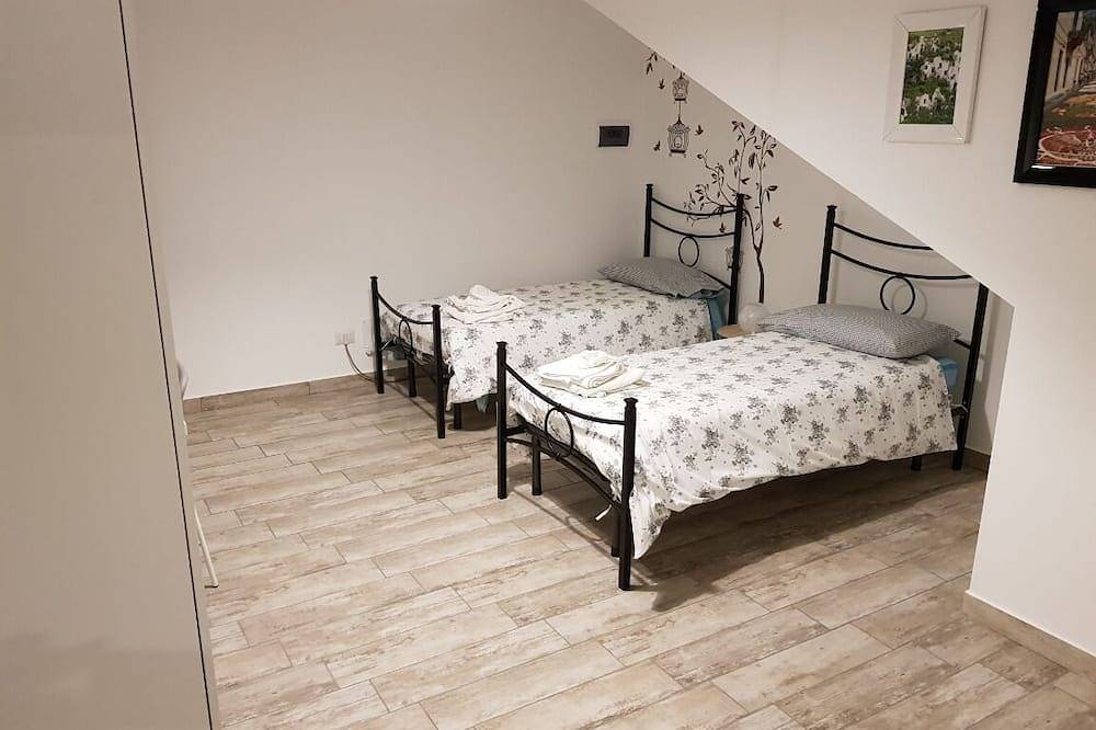 Villa Ginevra tweede eenheid appartement met zwembad wifi gratis parkeren in Santa Venerina, Etna