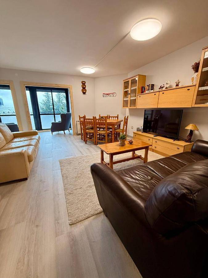 Apartamento para 4 personas, con piscina además de vistas y terraza en Tramacastilla de Tena