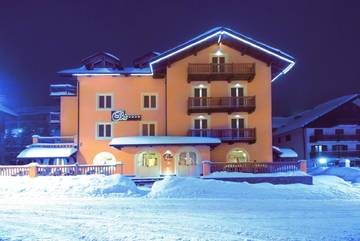 Hôtel pour 2 personnes, avec jacuzzi ainsi que sauna et terrasse, animaux acceptés à Claviere