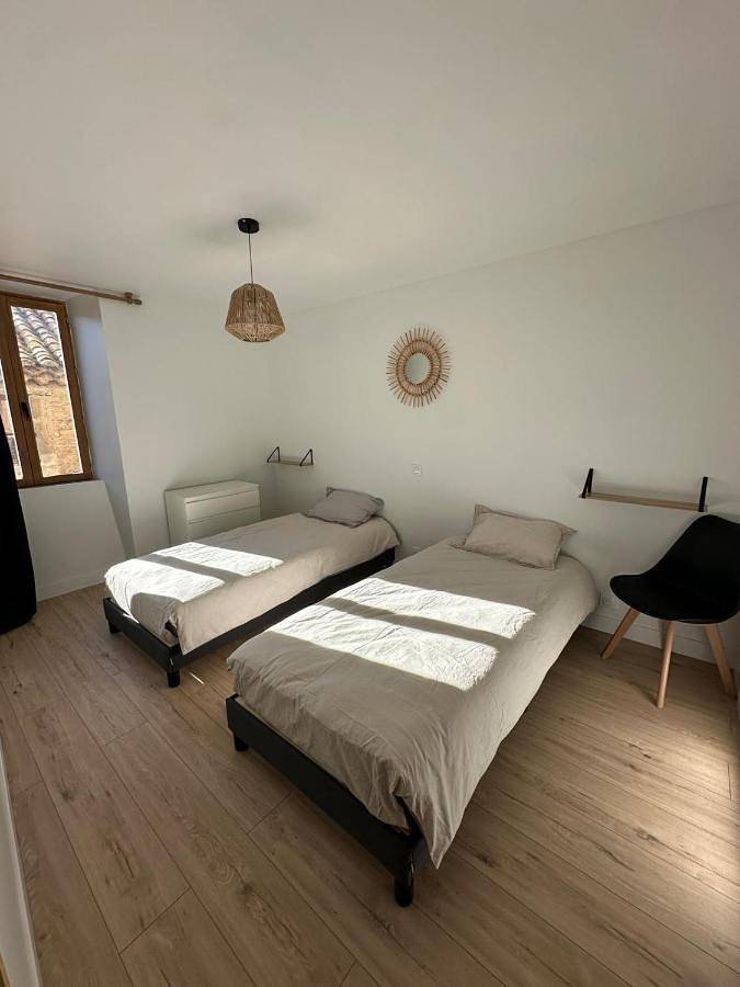 Four-Bedroom House in Roquebrun, Région de Béziers