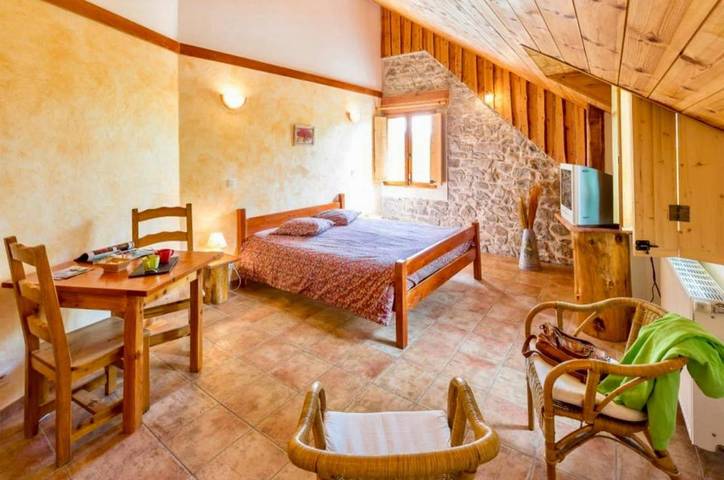 Location de vacances pour 4 personnes, avec jardin ainsi que vue et terrasse à Saint-Jean-Saint-Nicolas - 3