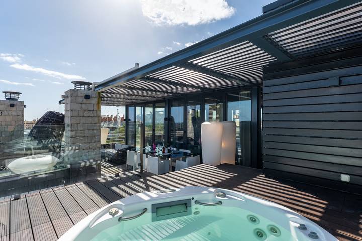 Casa de férias para 4 pessoas, com jardim e piscina infantil e ainda jacuzzi and terraço em Monte Choro