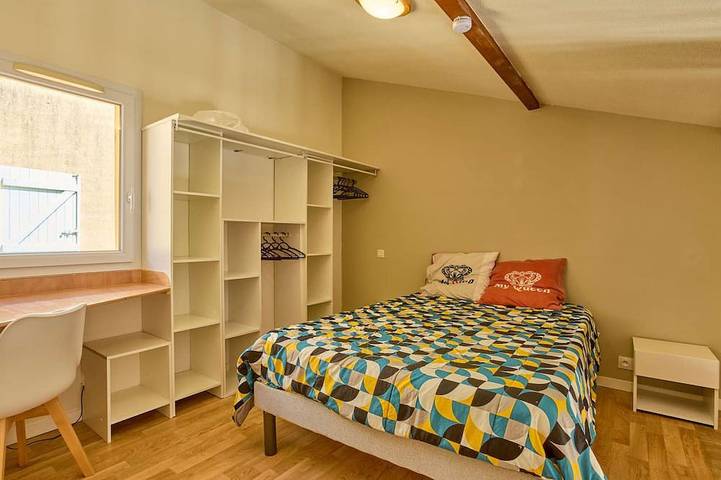 Appartement entier, Duplex avec piscine commune, jardin privé et Wifi in Cazaubon, Gers