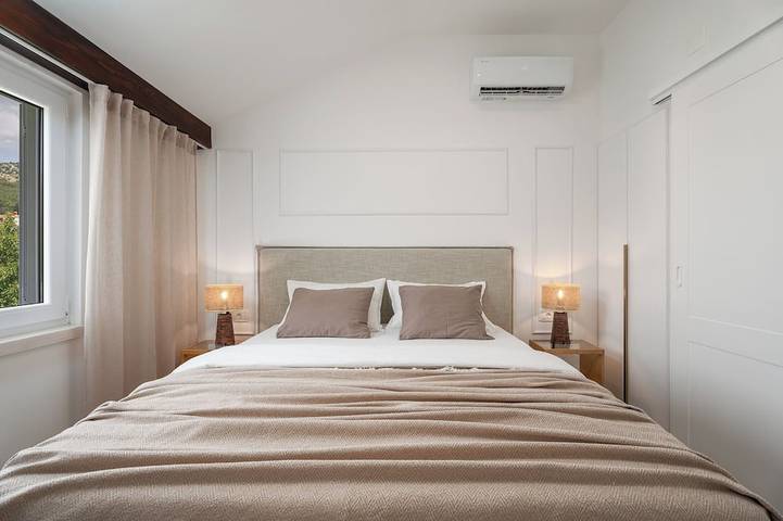 Villa Provos with 40m2 private pool, sauna, max 8 person, 7km from sandy beach in Naklice, Omiš-Riviera