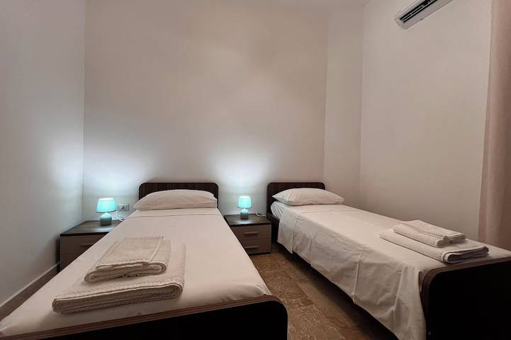 Ganze Wohnung, Spacious, cozy, with comfortable beds and perfect location for Etna in Giarre, Catania Provinz
